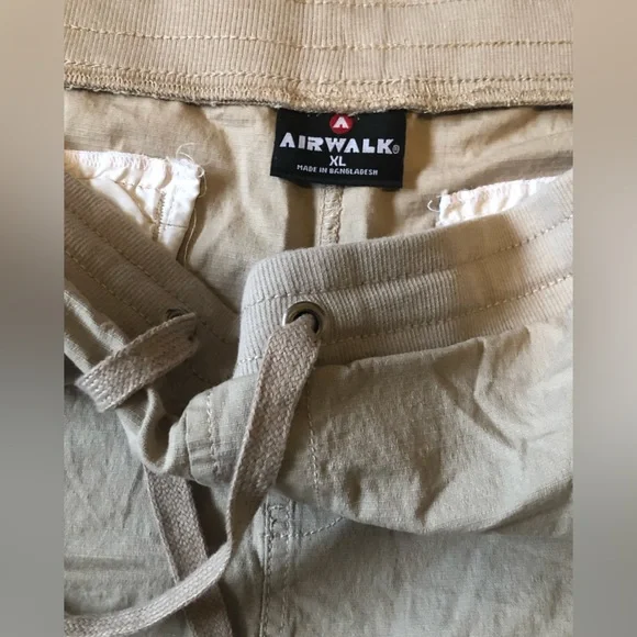 NWOT AirWalk Slim Fit Stretch Cargo Shorts Size XL- Khaki - Picture 4 of 5